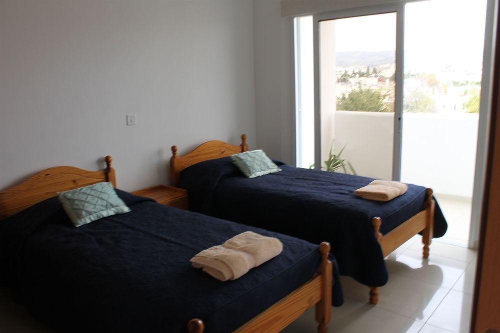 Appartement Galatia'S Court à Paphos Extérieur photo
