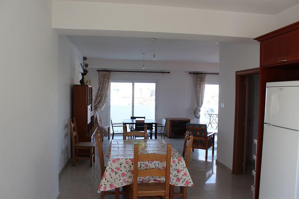 Appartement Galatia'S Court à Paphos Extérieur photo