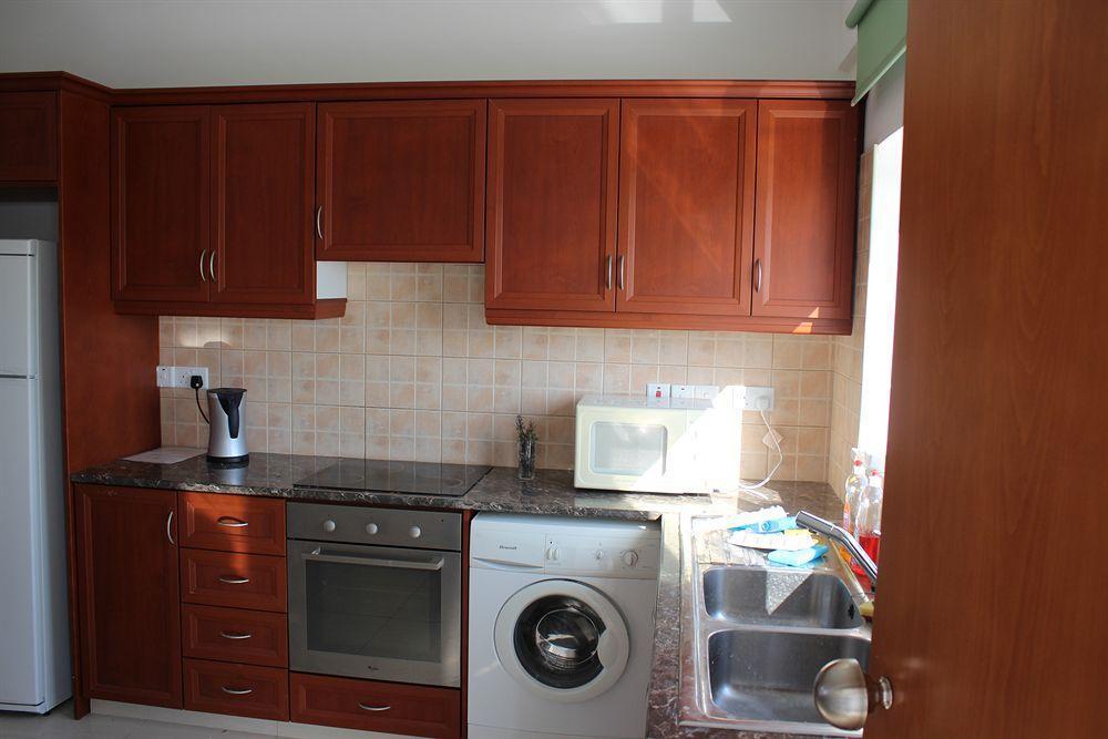 Appartement Galatia'S Court à Paphos Extérieur photo