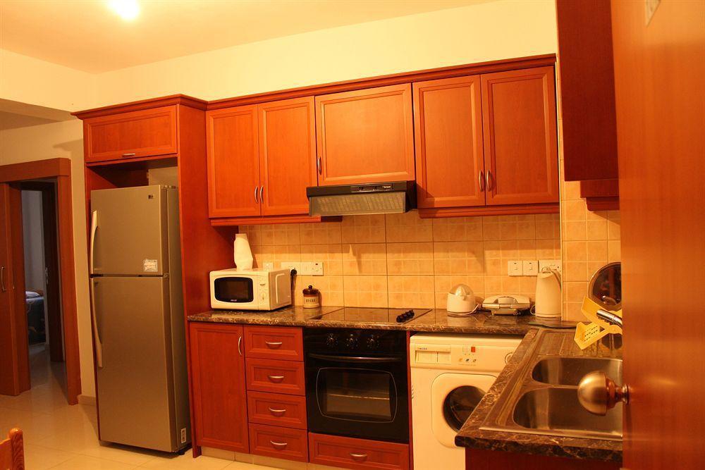 Appartement Galatia'S Court à Paphos Extérieur photo