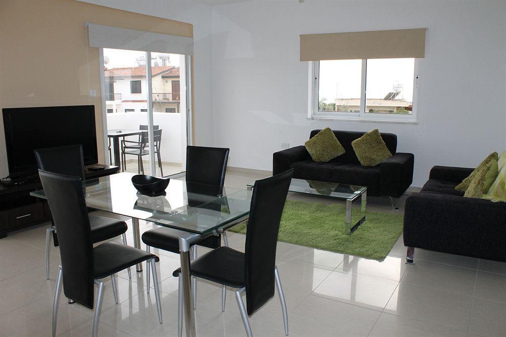 Appartement Galatia'S Court à Paphos Extérieur photo