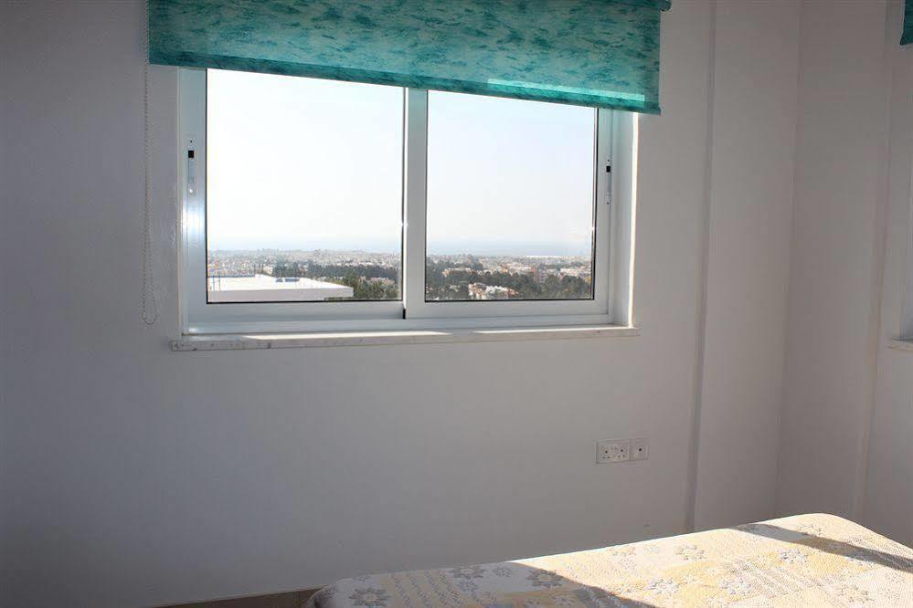 Appartement Galatia'S Court à Paphos Extérieur photo
